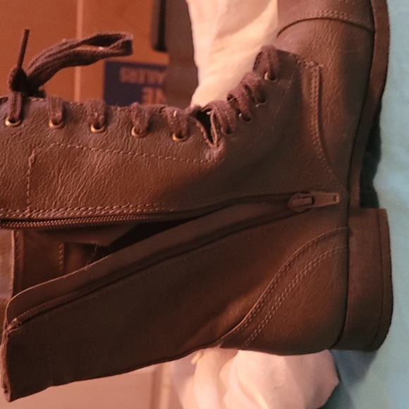 NWOT Vegan Boots 90s - Picture 5 of 7
